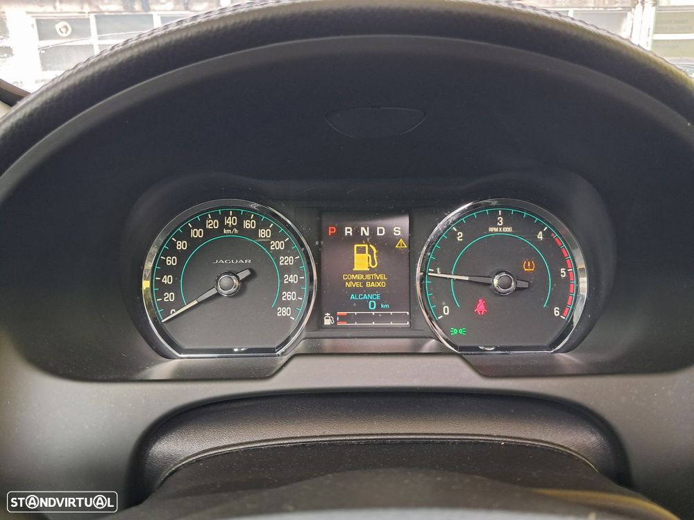 Jaguar XF 2.2 D Luxury - 17