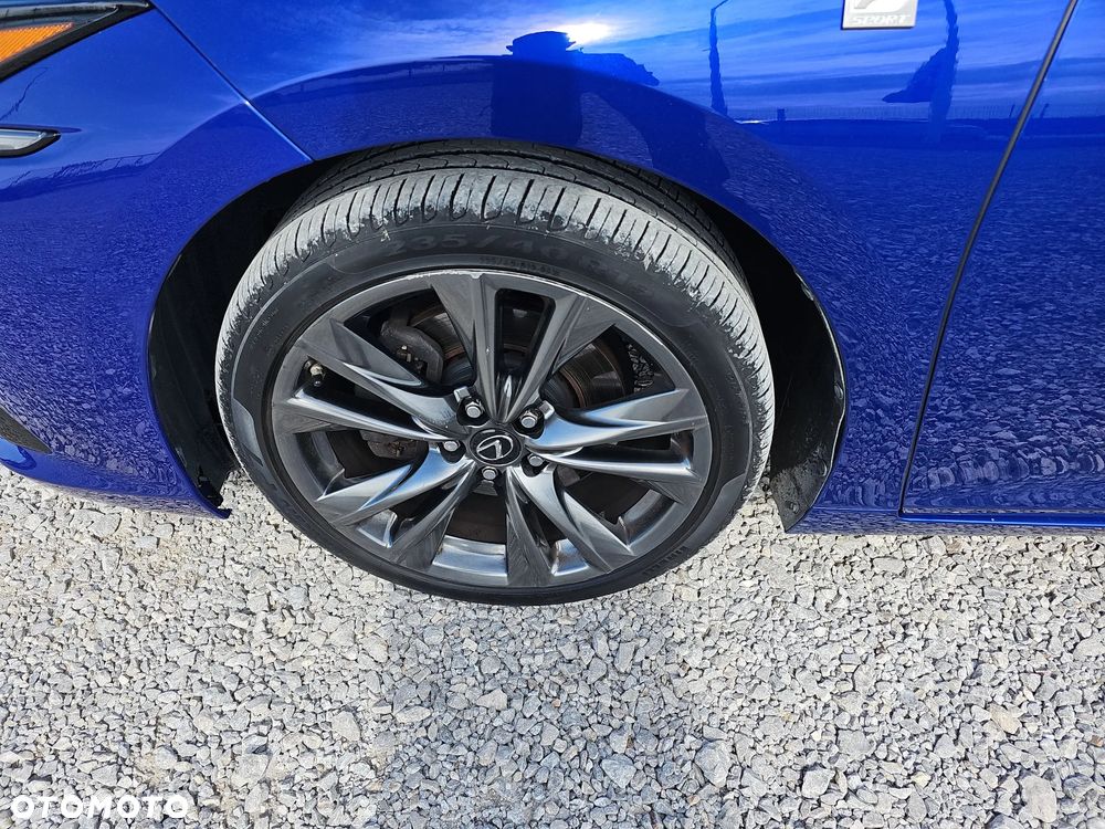 Lexus ES 300h F Sport - 9