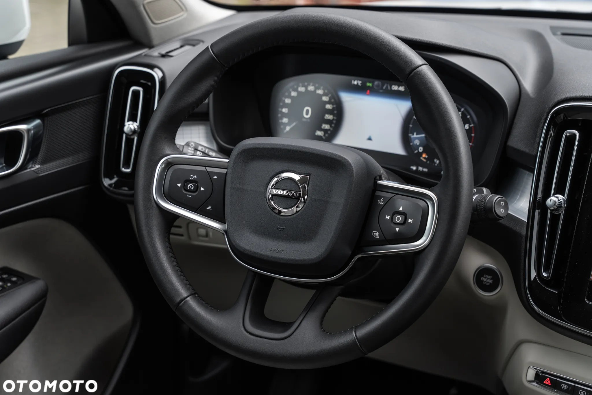 Volvo XC 40 T3 Momentum Pro - 28