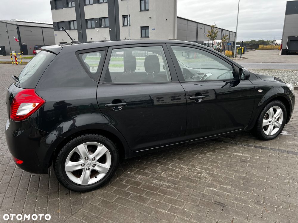 Kia Ceed - 7