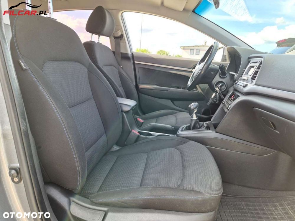 Hyundai Elantra - 11