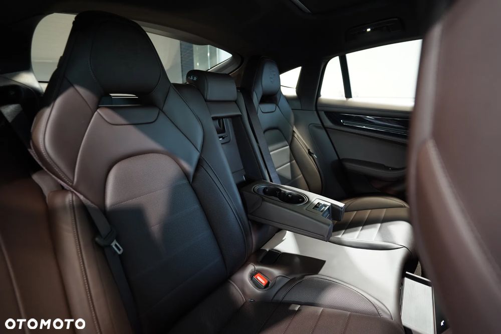 Porsche Panamera 4 E-Hybrid - 10