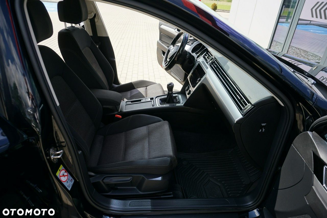 Volkswagen Passat Variant 2.0 TDI (BlueMotion Technology) Comfortline - 16