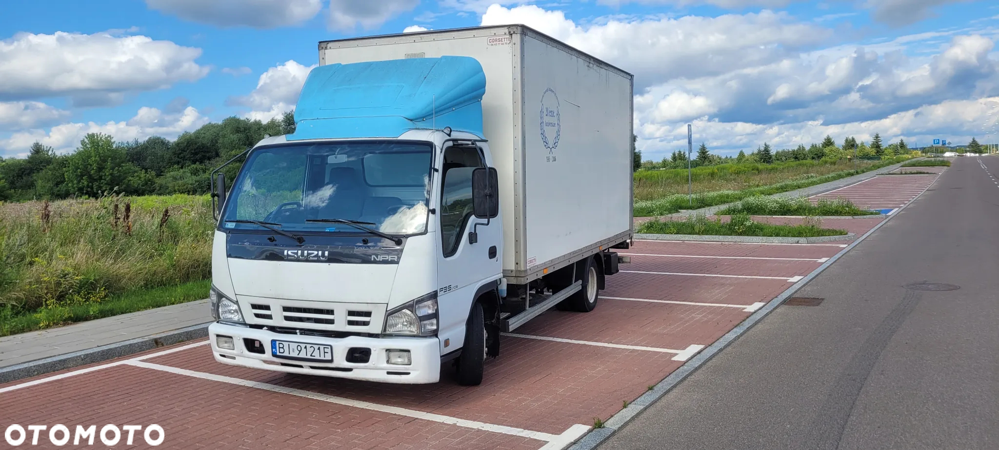 Isuzu NPR - 9