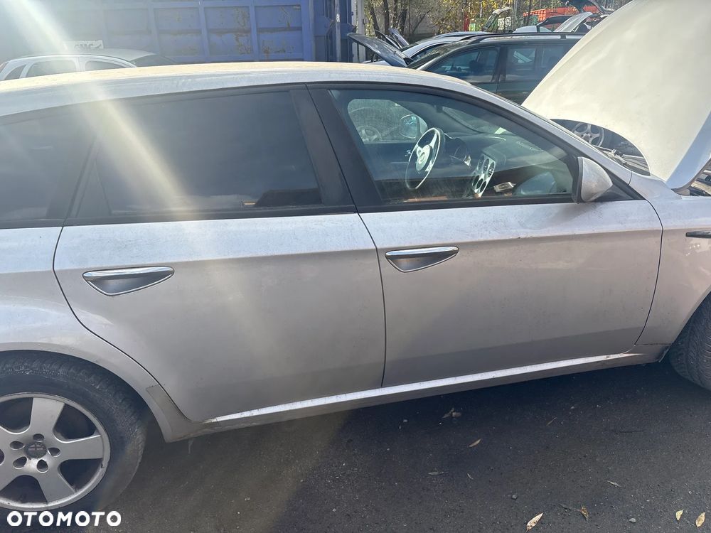 DRZWI PRZEDNIE TYLNE PRAWE LEWE PRZÓD TYŁ ALFA ROMEO 159 NR LAKIERU 565/A - 2