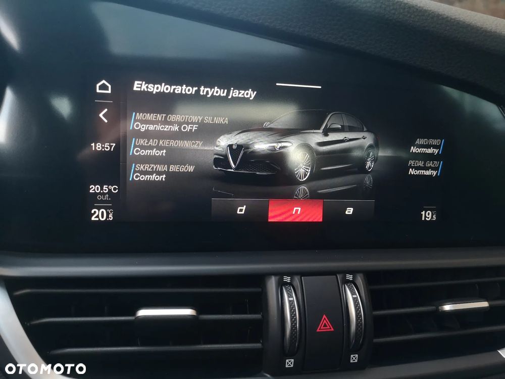 Alfa Romeo Giulia 2.0 Turbo 16V AT8-Q4 Ti - 20