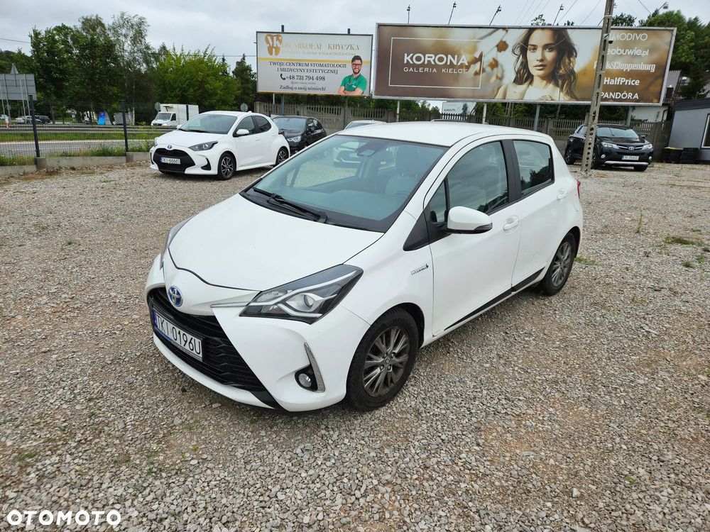 Toyota Yaris Hybrid 100 Dynamic - 1