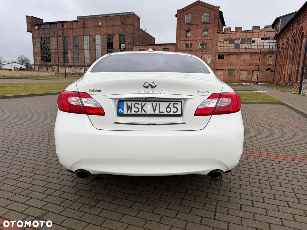 Infiniti M - 6