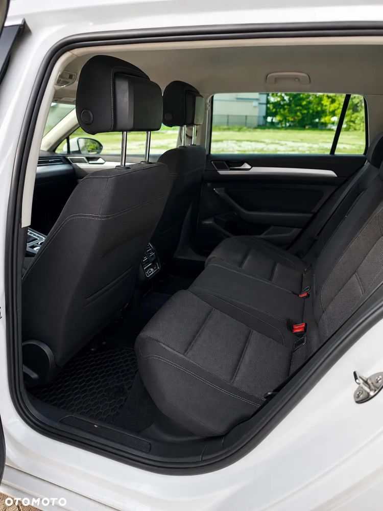 Volkswagen Passat 2.0 TDI SCR DSG Comfortline - 17