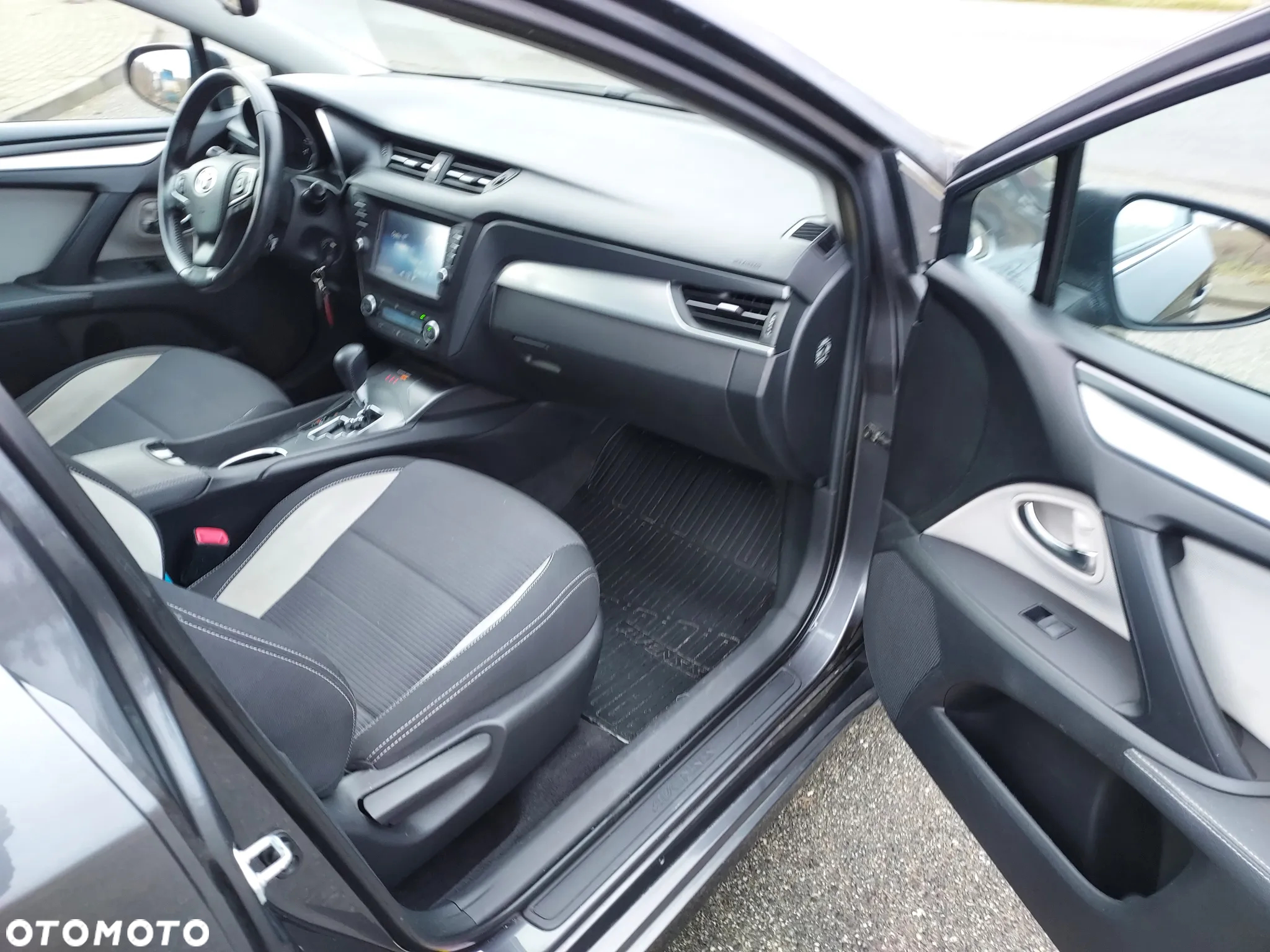 Toyota Avensis 2.0 Premium MS - 19