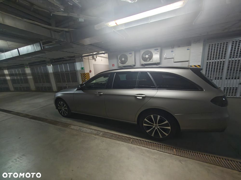 Mercedes-Benz E-Class 2022 photo 4