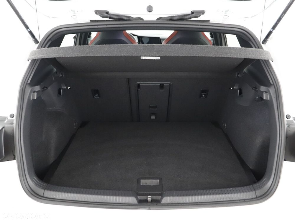 Volkswagen Golf - 12