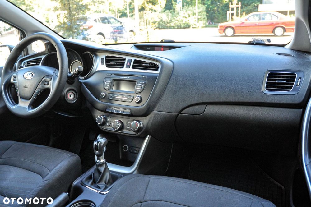 Kia Ceed - 12