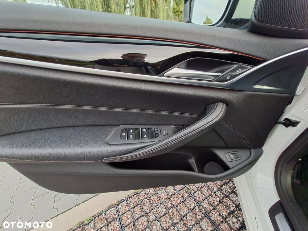 BMW Seria 5 520d Sport Line - 27