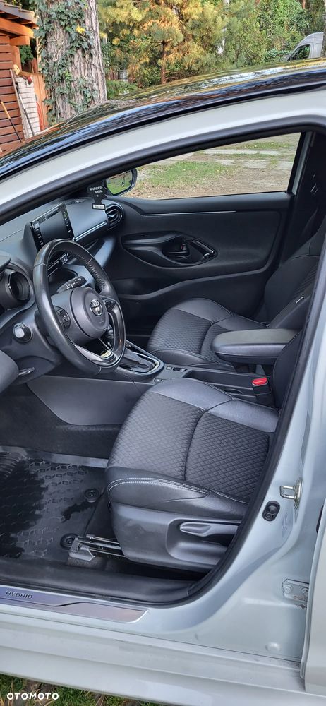 Toyota Yaris Hybrid 100 Selection - 7