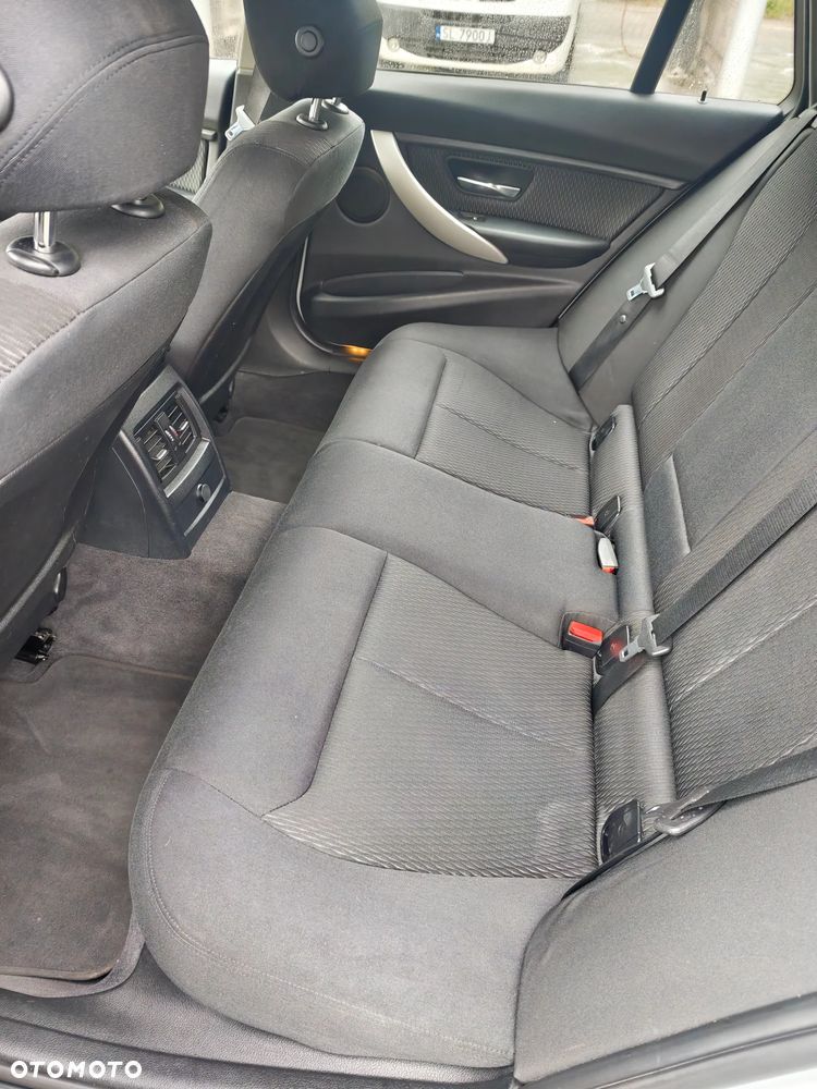 BMW Seria 3 318d - 26