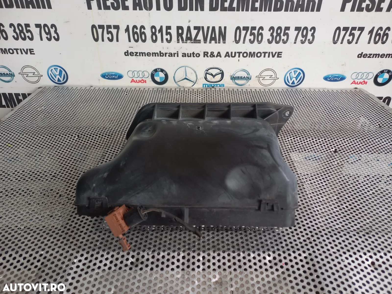 Priza Aer Audi A8 4H D4 An 2010-2011-2012-2013-2014-2015-2016-2017 Volan Stanga Cod 4HA Dezmembrez - 3