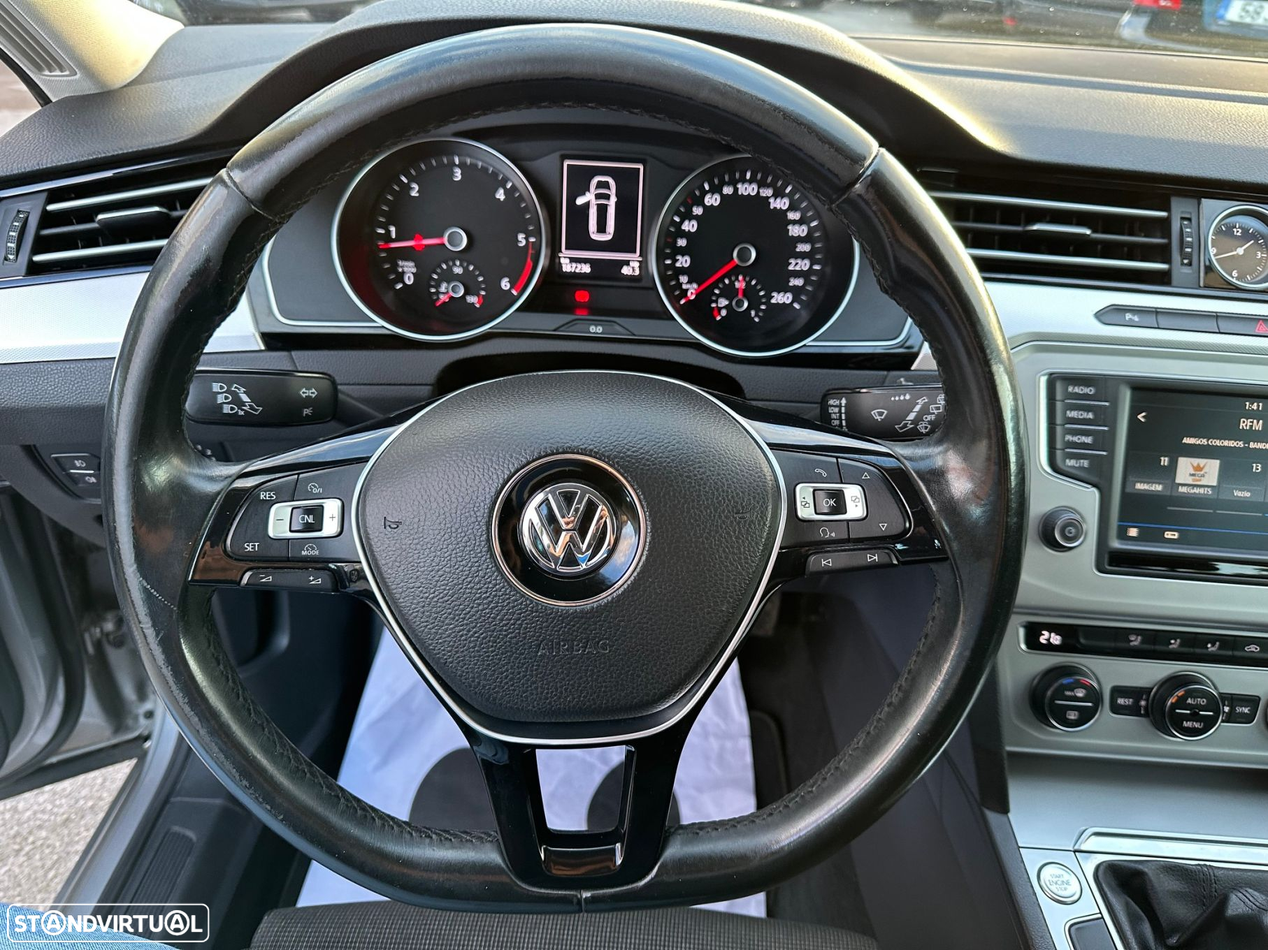 VW Passat Variant 1.6 TDI BlueMotion - 11