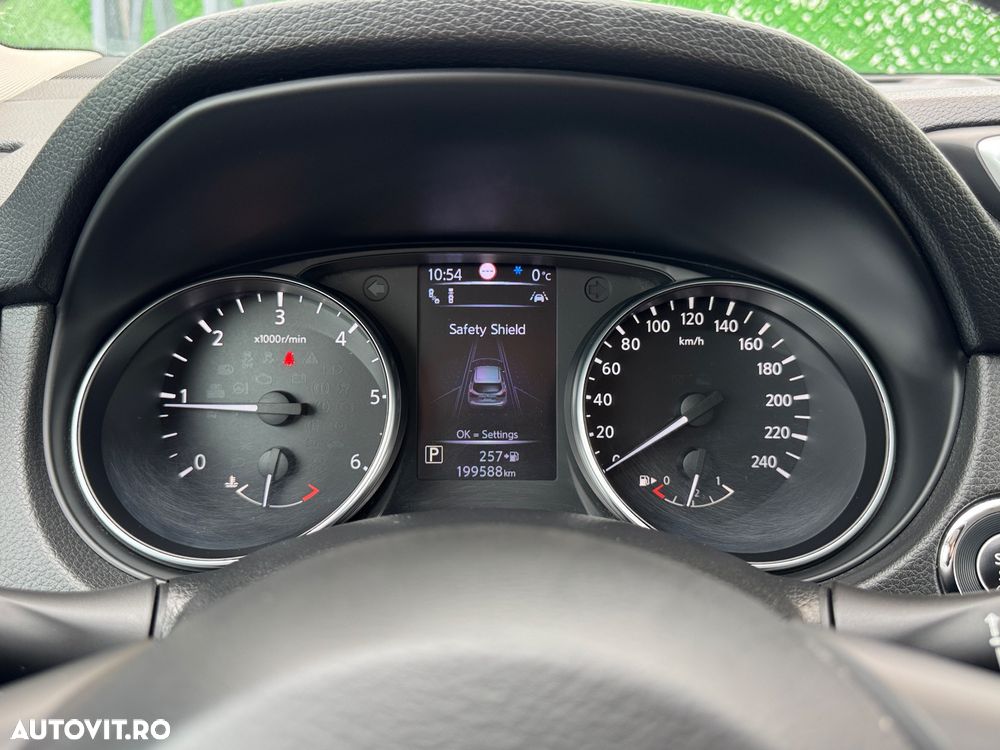 Nissan Qashqai 1.6 DCI Xtronic TEKNA+ - 35