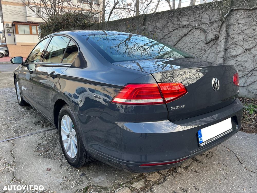 Volkswagen Passat 1.6 TDI Comfortline - 10