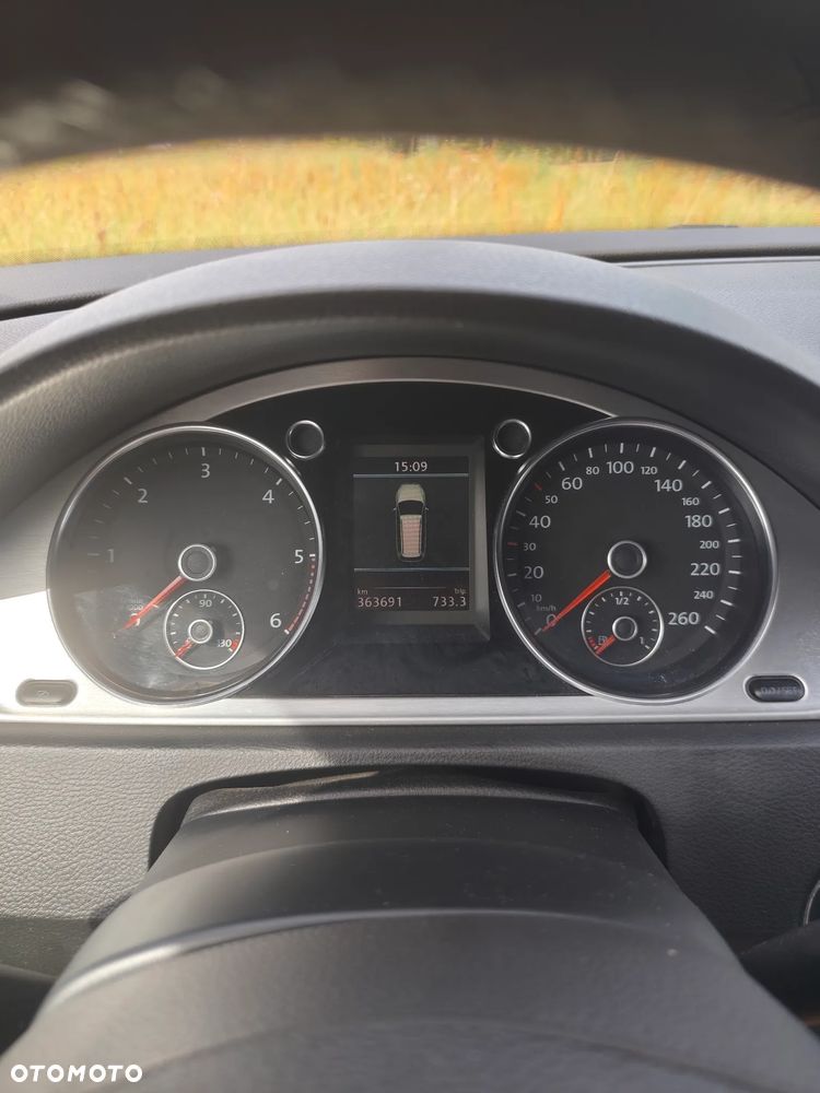 Volkswagen Passat 2.0 TDI Highline - 11