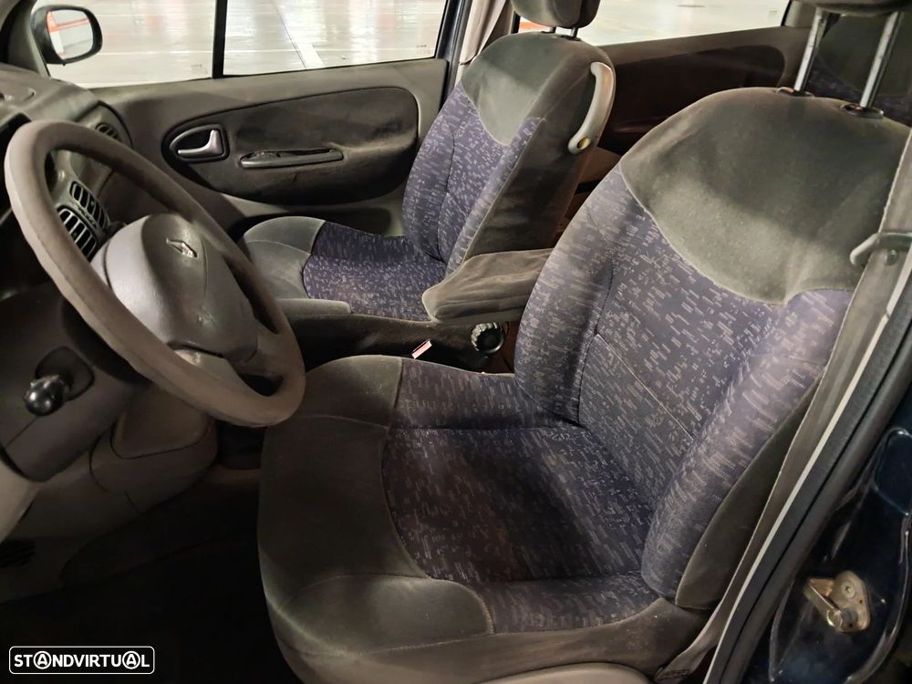 Renault Scénic 1.4 16V Expression - 13