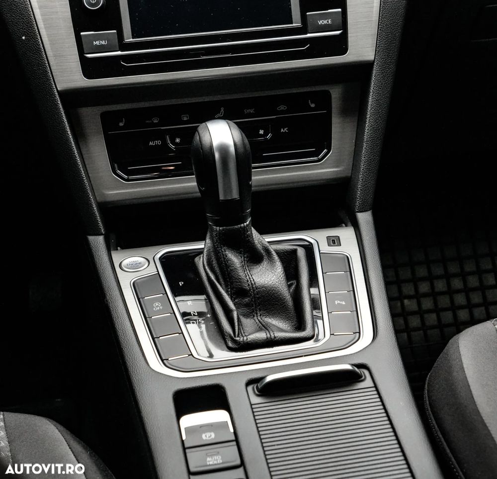 Volkswagen Passat 1.5 TSI ACT DSG Comfortline - 19