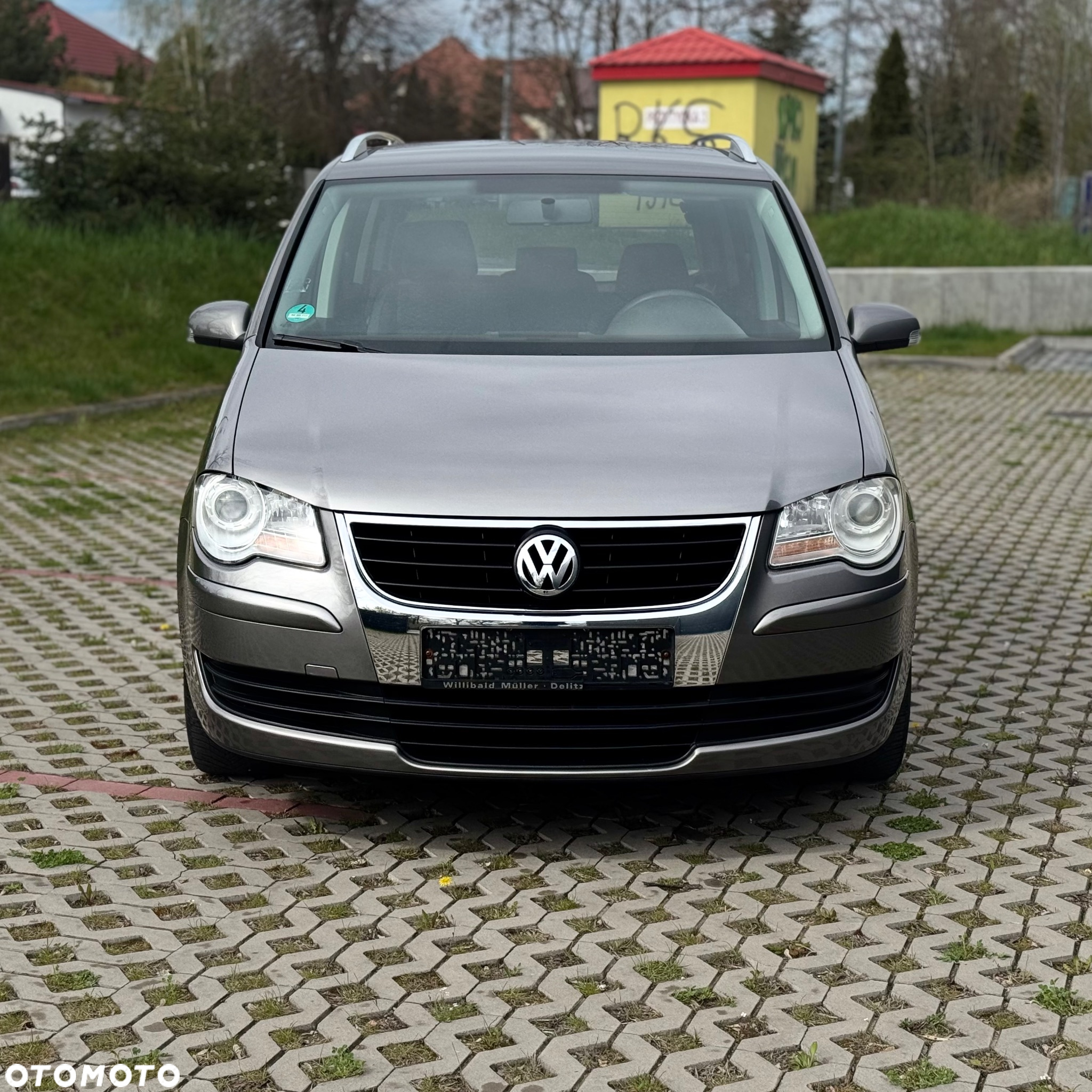 Volkswagen Touran - 8