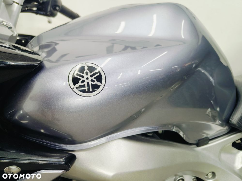 Yamaha FZS - 24