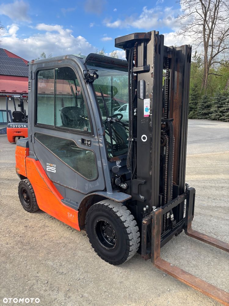 Toyota 8FGF25 diesel triplex KABINA 2022r 58500netto 4 sekcje - 5