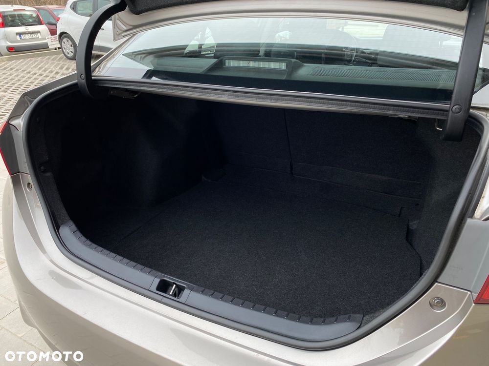 Toyota Corolla 1.6 Premium - 32