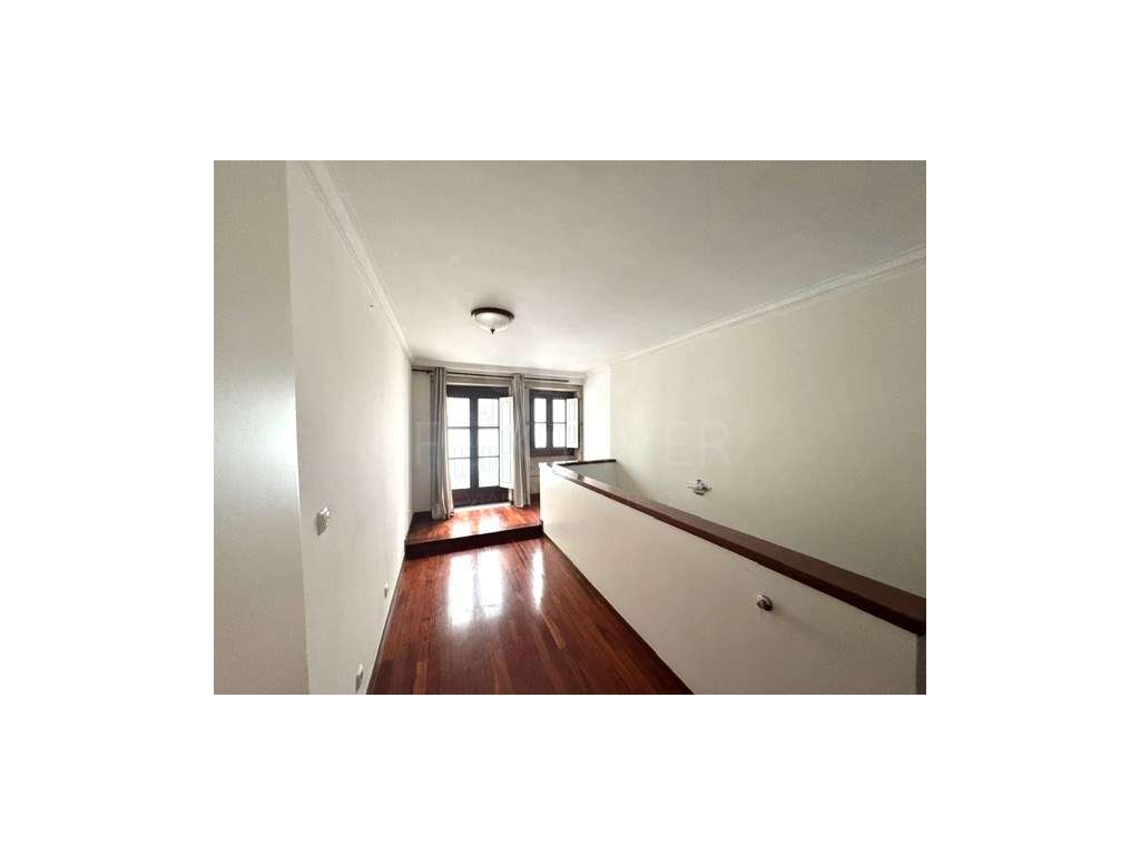Prédio para Venda em Viana do Castelo com loja e apartamento T2 - Grande imagem: 5/12