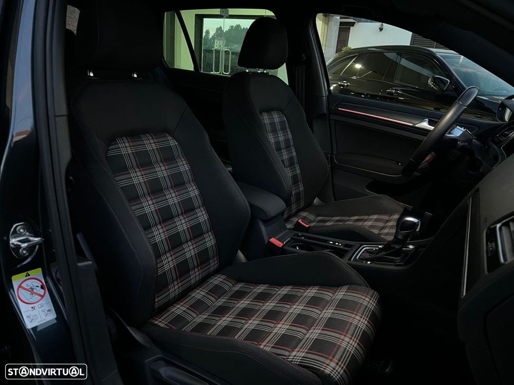 VW Golf 2.0 TSI GTI DSG Performance - 24