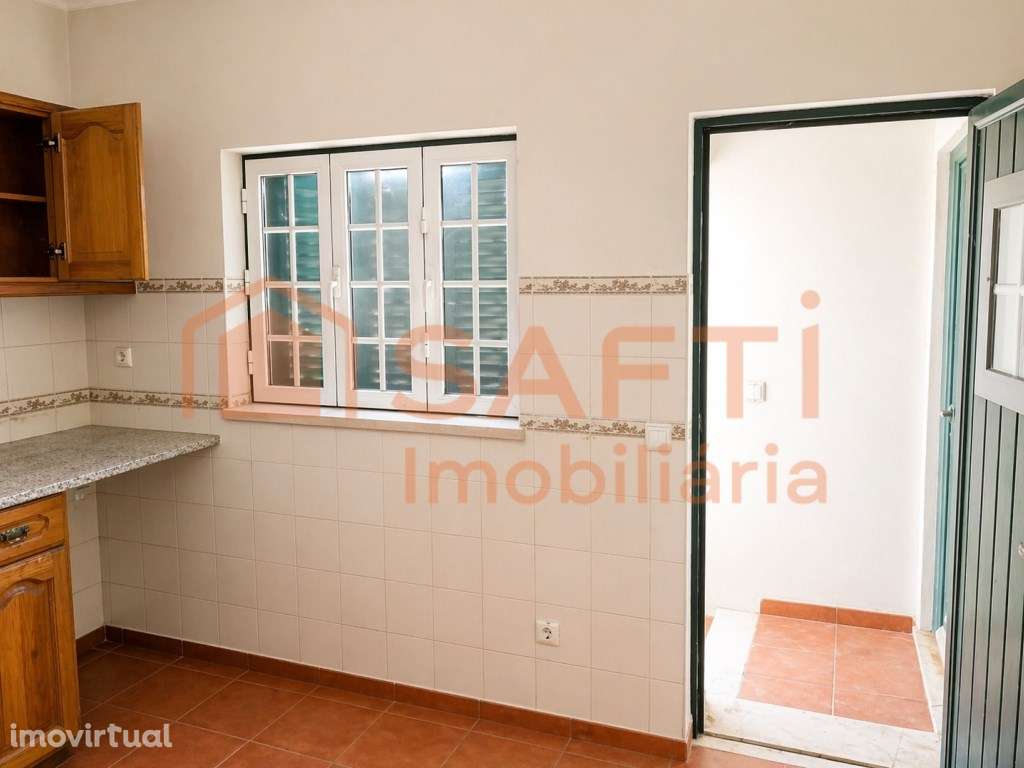 Moradia de tipologia T2, composta por r/c e 1º andar, a 10min do ce... - Grande imagem: 5/14