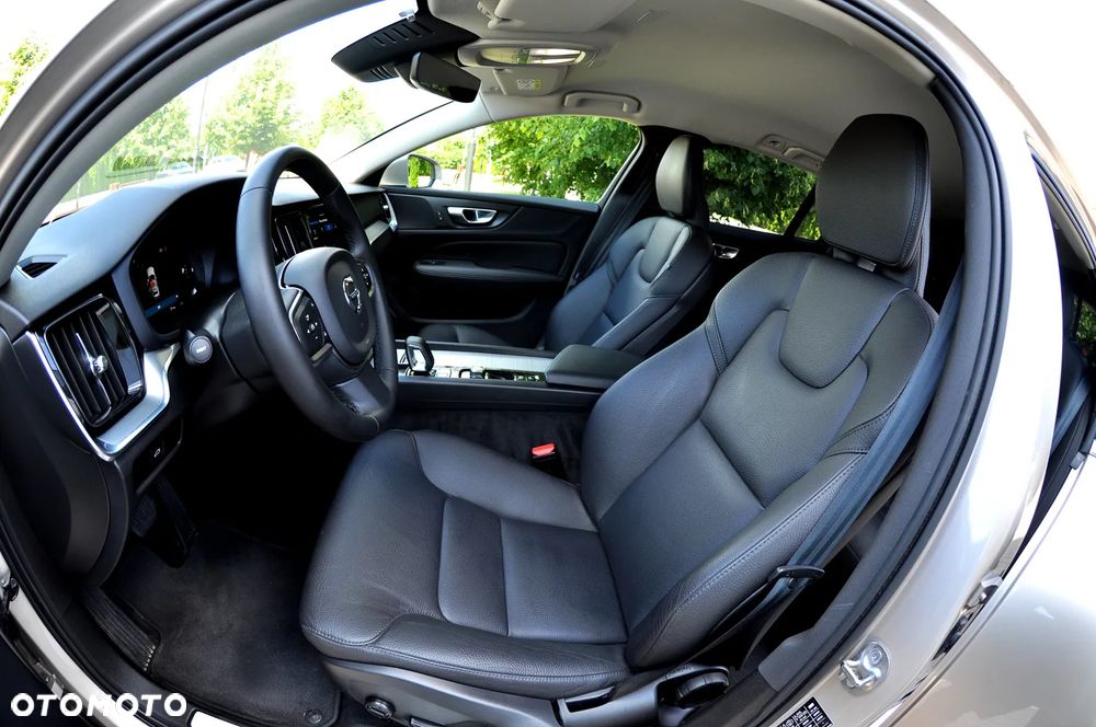 Volvo V60 B4 D Momentum Pro - 19