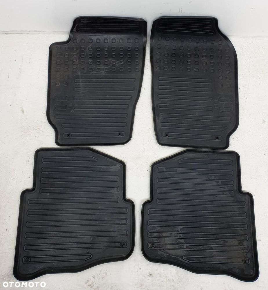 DYWANIKI CHODNICZKI GUMOWE SKODA FABIA I 6Y1862435 6Y0862451 4SZT - 1