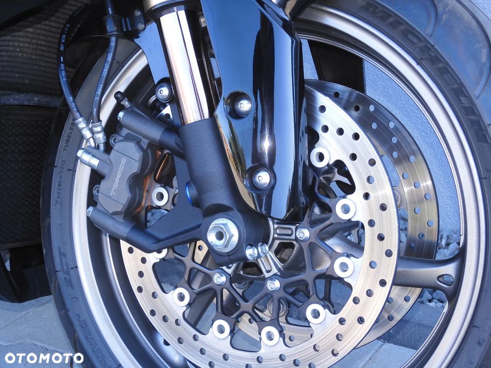 Suzuki GSX-R - 25