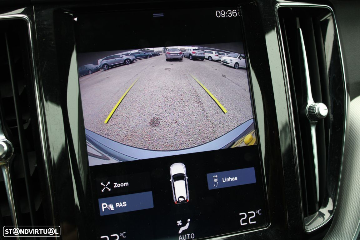 Volvo XC 60 2.0 D4 R-Design Geartronic - 32