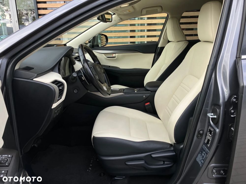 Lexus NX 300 F Impression AWD - 38