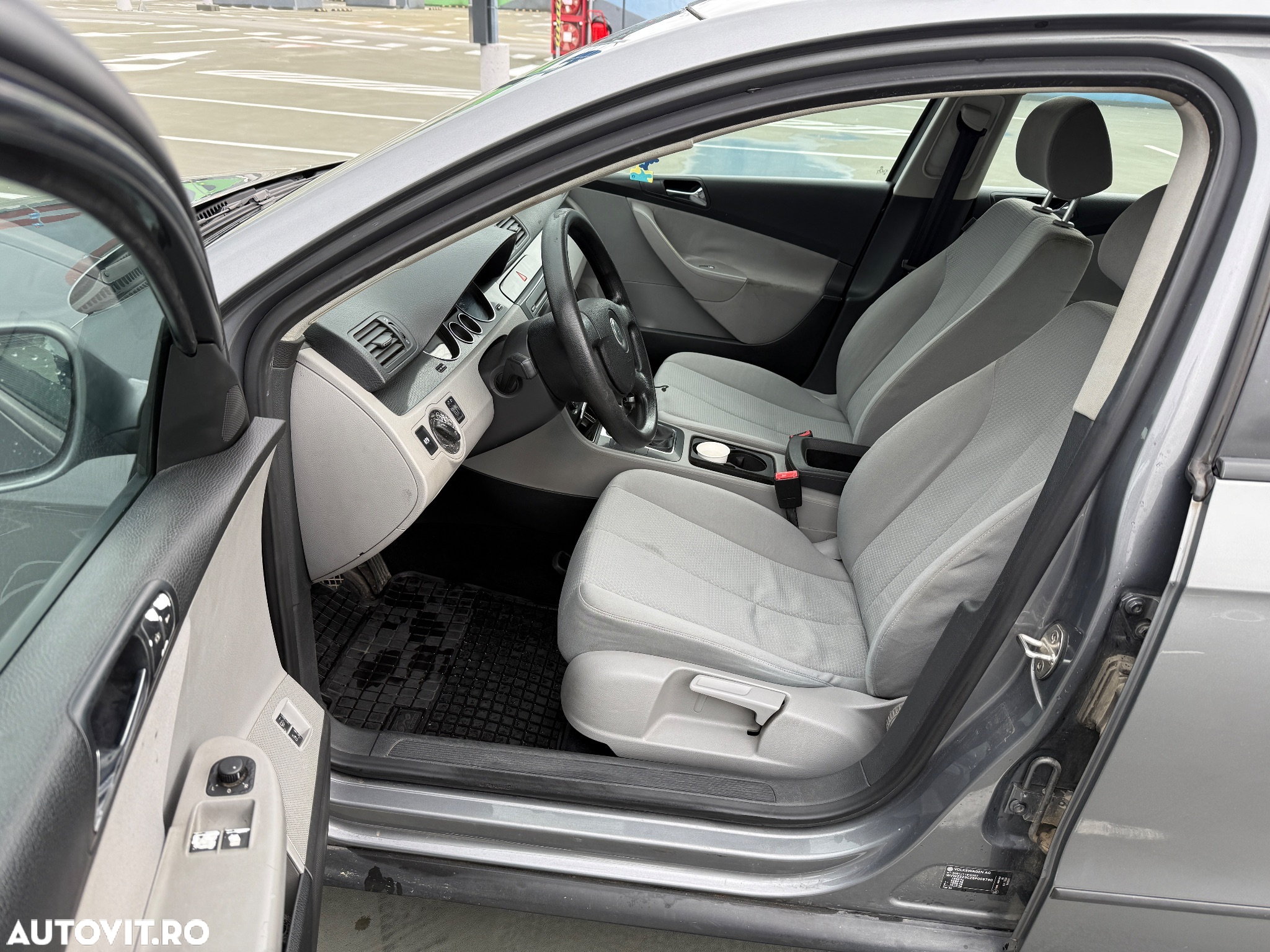 Volkswagen Passat 1.6 FSI Comfortline - 8