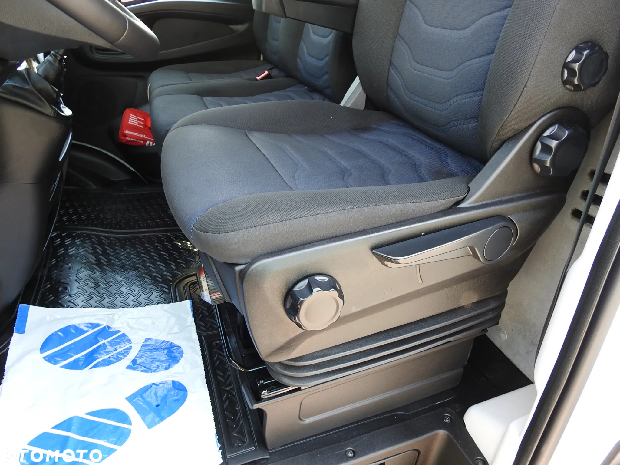 Iveco DAILY 50C15 CHŁODNIA KONTENER -5*C ZASILANIE 230V KLIMATYZACJA BLIŹNIACZE KOŁA 150KM [ 279041 ] - 32