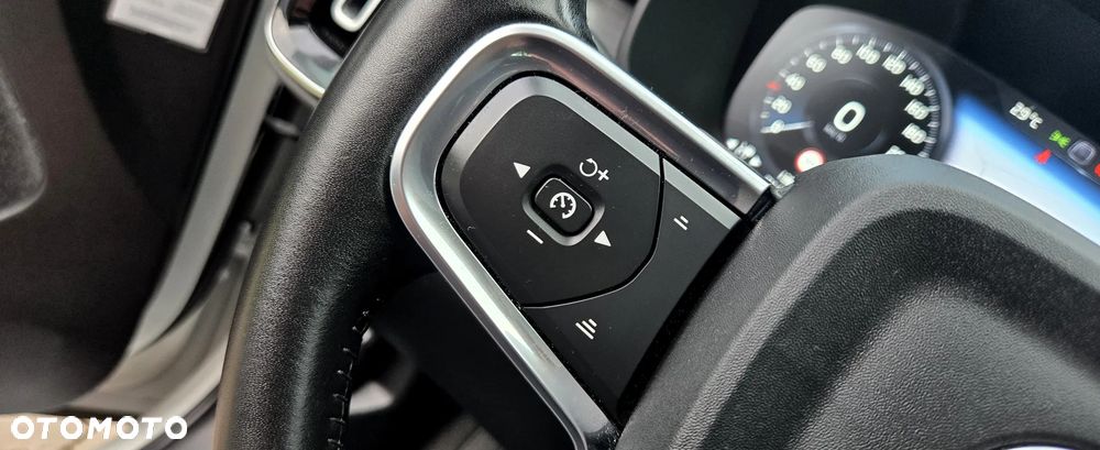 Volvo XC 40 T3 Momentum Pro - 22