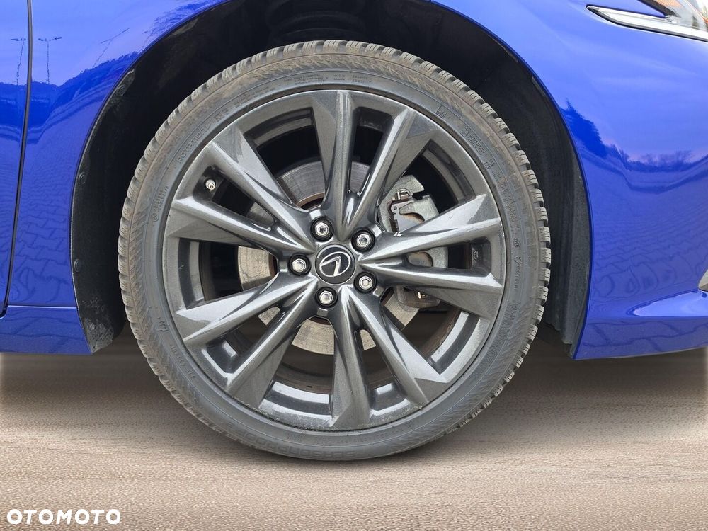 Lexus ES 300h F Sport Edition - 32