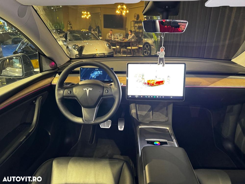 Tesla Model Y - 13