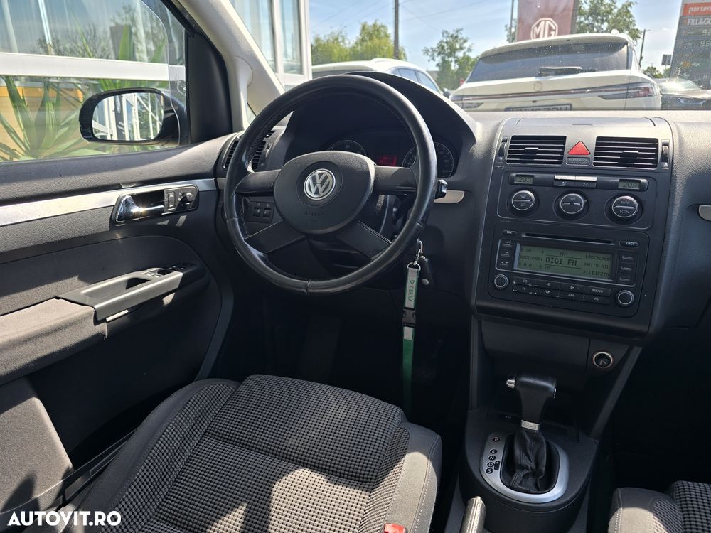 Volkswagen Touran 2.0 TDI DPF DSG Comfortline - 19