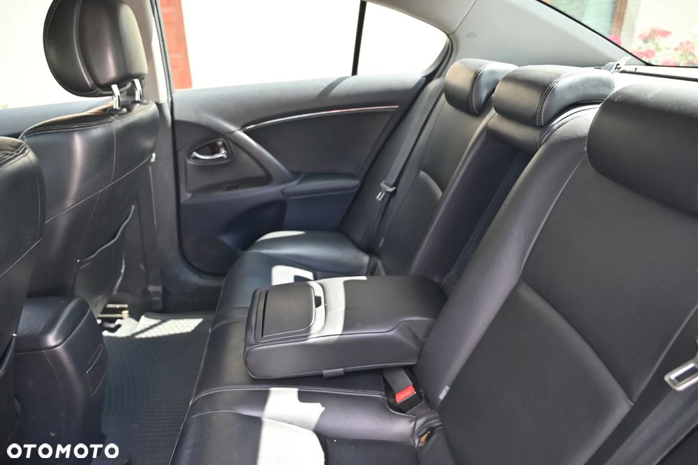 Toyota Avensis 2.0 Prestige - 11