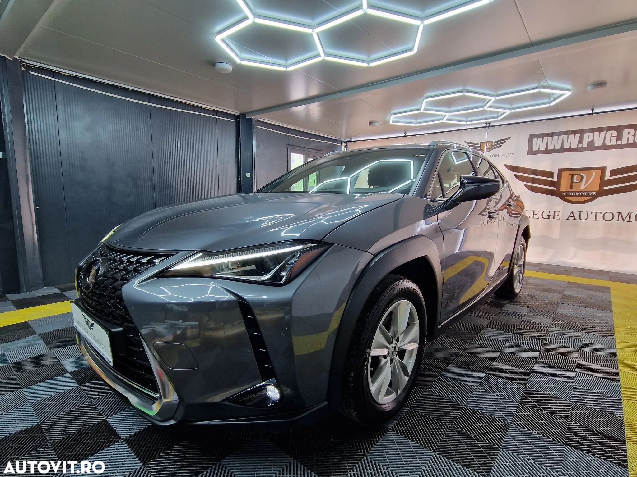 Lexus UX 250h Business Edition - 1