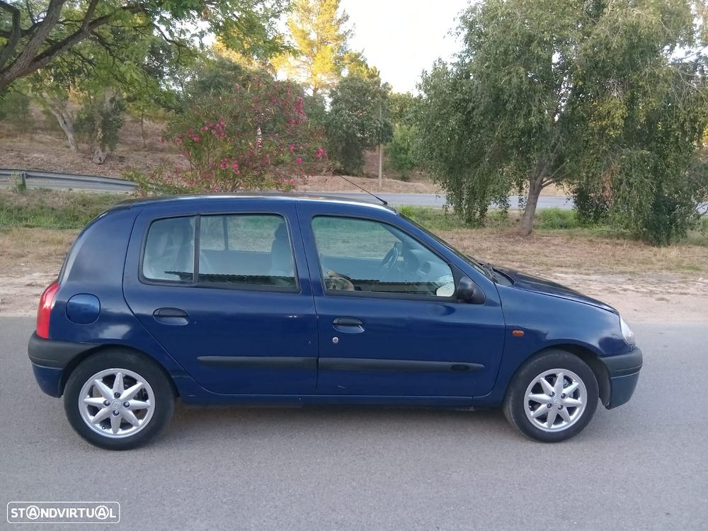 Renault Clio 1.2 RT - 6