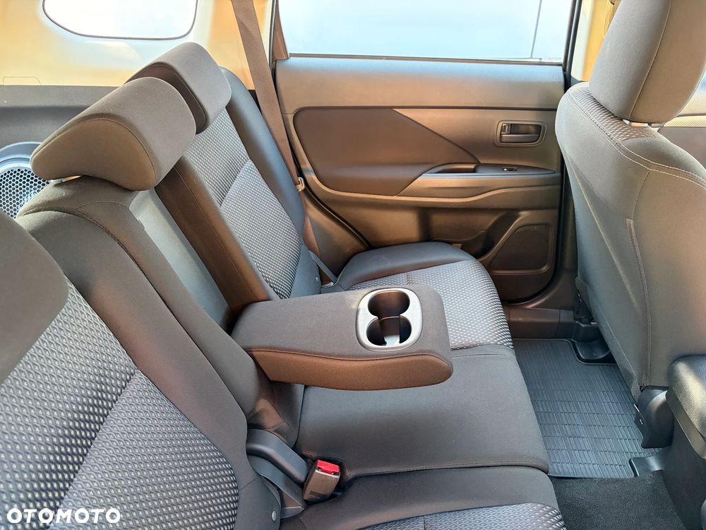 Mitsubishi Outlander 2.0 Intense 2WD - 22