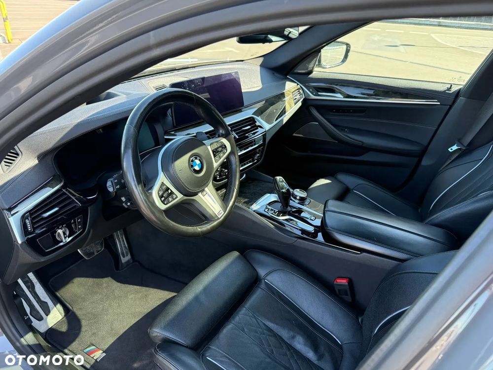 BMW Seria 5 M550i xDrive - 9